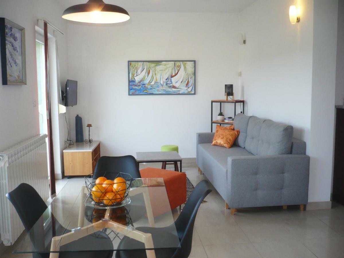 Apartments Karmen Pula Exterior photo